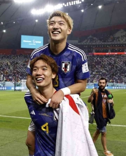 Ritsu Doan merayakan kelolosan Jepang ke babak 16 besar Piala Dunia untuk keempat kalinya (foto: FIFA) 