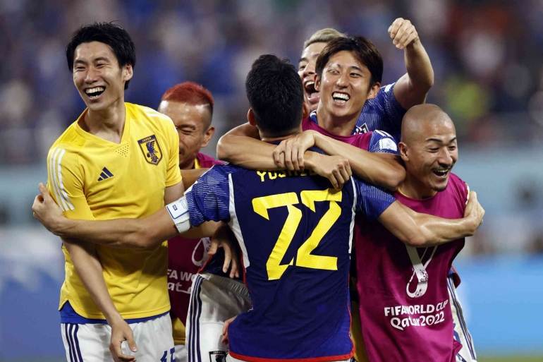 Kegembiraan pemain timnas Jepang lolos ke babak 16 besar Piala Dunia 2022/ foto: FIFA.com