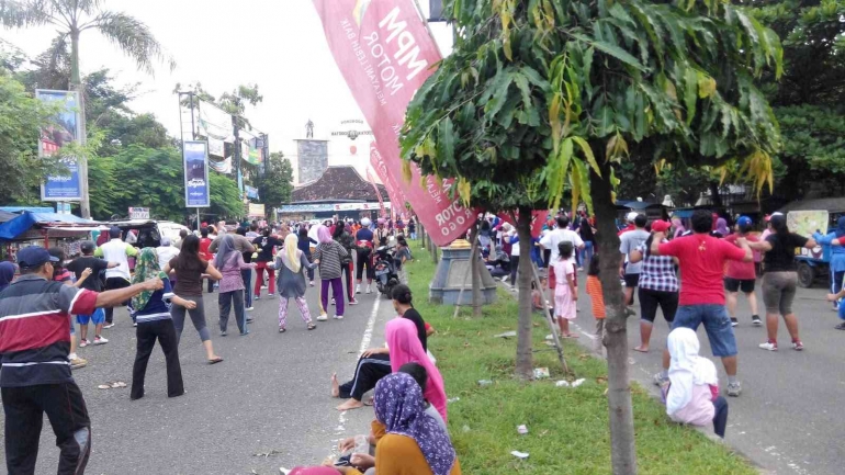 suasana Car Free Day di jalan Suromenggolo, Ponorogo (sumber: Blog'e Didin)