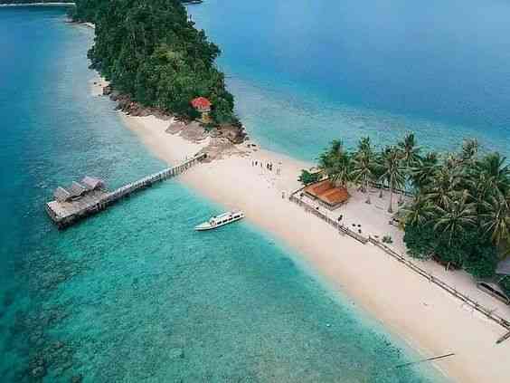 Pulau Pasumpahan Kawasan Mandeh , Pesisir Selatan Minangkabau. (https://id.pinterest.com/pin/676243700305857824/)