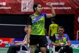Ester lolos dari lubang maut di gim kedua. (Foto PBSI/Badminton Indonesia) 