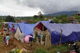 Lokasi posko pengungsi di Kampung Pasirgombong, Desa Sukamulya, Kecamatan Cugenang, Kabupaten Cianjur, Jawa Barat (Tribun Jabar)