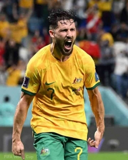 Mathew Leckie meluapkan emosinya setelah membawa Socceroos ke babak 16 besar Piala Dunia 2022 (foto: FIFA) 