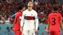 Cristiano Ronaldo tampak tua dan lelah di antara pemain Korea Selatan. (REUTERS/PEDRO NUNES via cnnindonesia.com)