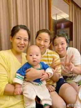 Anak Zheng Siwei yang imut (Foto weibo.cn/@Badminton Sina) 