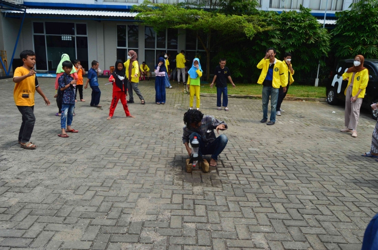 Simple water rocket experiment from bottle waste/dokpri