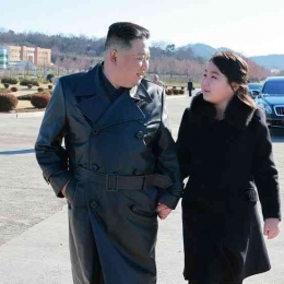 Foto: Kim Jong Un dan putrinya (Reuters/KNCA)