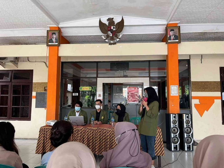 Upaya Mahasiswa UPN Veteran Jawa Timur: Sosialisasi Digitalisasi kepada UMKM Desa Ngingas