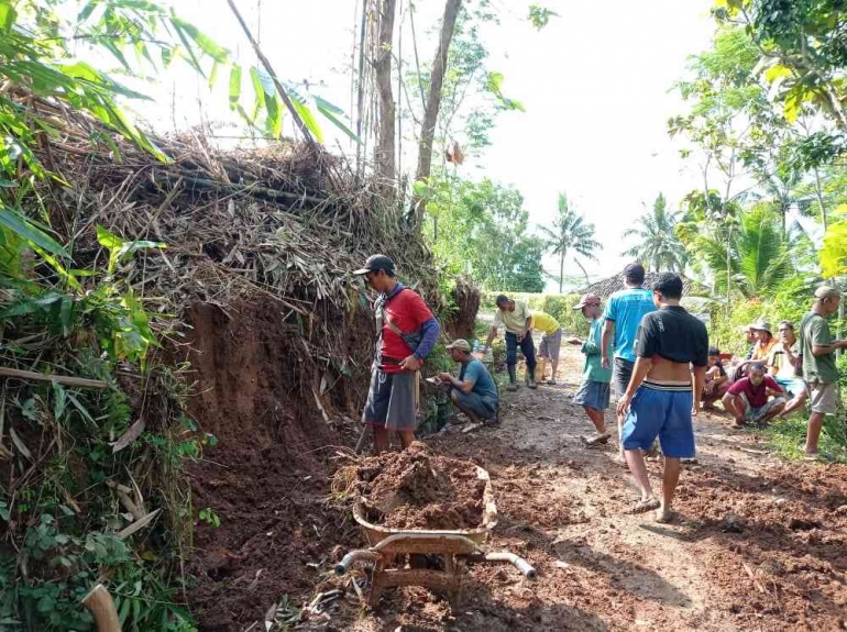 Foto Kegiatan Kerja Bakti Masyarakat Dusun Jalakan
