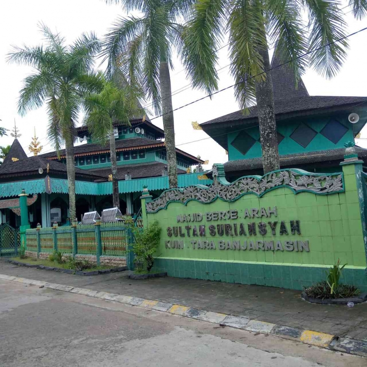 masjid sultan suriansyah (foto: ennyratnawati.com)