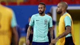 Neymar Jr saat latihan bersama Timnas Brasil jelang lawan Korea Selatan di Babak 16 Besar Piala Dunia 2022 (Foto: REUTERS/Pedro Nunes).