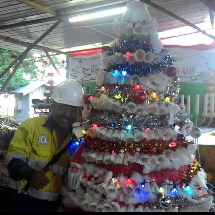Pohon Natal dari limbah cock badminton (Dokumentasi pribadi)