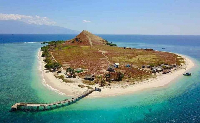 Pulau Kenawa di Sumbawa Barat, NTB (Sumber : travel.okezone.com)