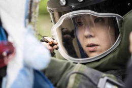 Istro Do-Young yang rupanya penjinak bom. Sumber Gambar IMDB.
