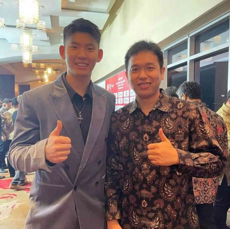 Yuchen dengan idola (Foto instagram.com/@liuyuchen) 