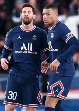 Messi bersama Mbappe kala bermain untuk PSG (Foto: Ligue1.com).