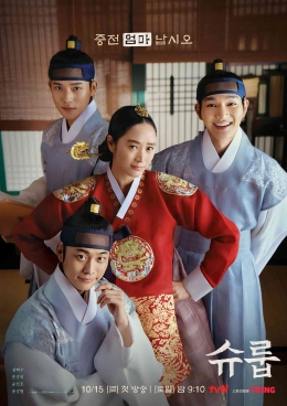 Ratu Im Hwa Ryong dan empat putranya dalam Under The Queen's Umbrella. Sumber: Soompi.com