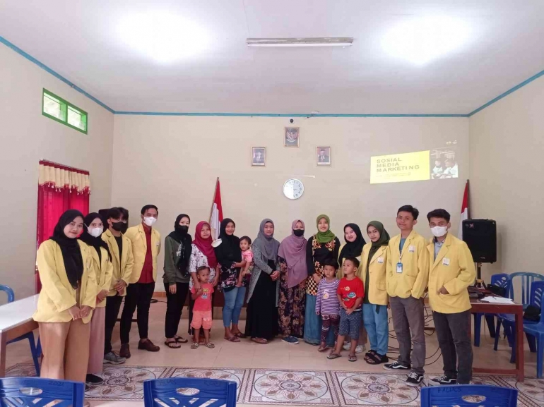 Kegiatan sosialisasi terkait pemasaran digital yang dilakukan oleh MAHASISWA UNNES Giat 3 Desa Borobudur, Kecamatan Borobudur, Kabupaten Magelang, Sab/dokpri