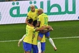 Pemain Brasil merayakan gol Vinicius ke gawang Korsel. (Foto: AFP/GLYN KIRK dipublikasikan kompas.com)