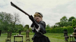 Abigail saat berlatih menembak. Sumber gambar IMDB.