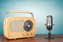 Ilustrasi radio dan microphone/ Foto: SIPP FM