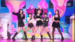 Penampilan Red Velvet membawakan lagu 'Birthday' (dok. KBS Kpop/MusicBank)