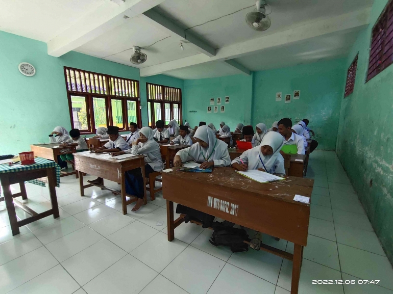 Situasi ruang Penilaian Akhir Semester (PAS) di salah satu madrasah di Jombang Jawa Timur (Dok. pribadi)