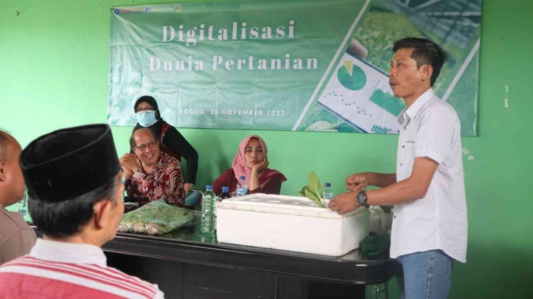 Penyampaian Materi kedua oleh Deby Juliansyah di Aula Kantor Desa Sukatani, Bogor, Jawa Barat (20/11/2022). Dokpri