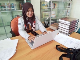Fitri, pustakawan kabupaten Bangka yang menulis buku (dokpri)