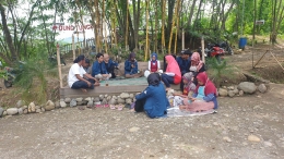 Penyampaian materi dan diskusi mengenai hygiene dan sanitasi makanan kepada pedagang UMKM di Wisata Dung Tungkul/dokpri
