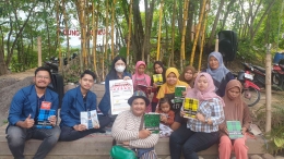 Mahasiswa Tim 7 KKN TLK Undip bersama Pedagang UMKM Wisata Dung Tungkul (Dok. pribadi)
