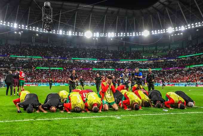 Selebrasi sujud syukur dari Maroko usai mengalahkan Spanyol melalui drama adu penalti (dok. @433)