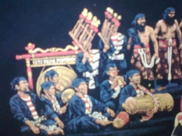 Ilustrasi para musisi Reog Ponorogo sedang memainkan instrumen musik gamelan reog.(Foto dari kaos tematik Reog Ponorogo produksi Ki Rangan) 