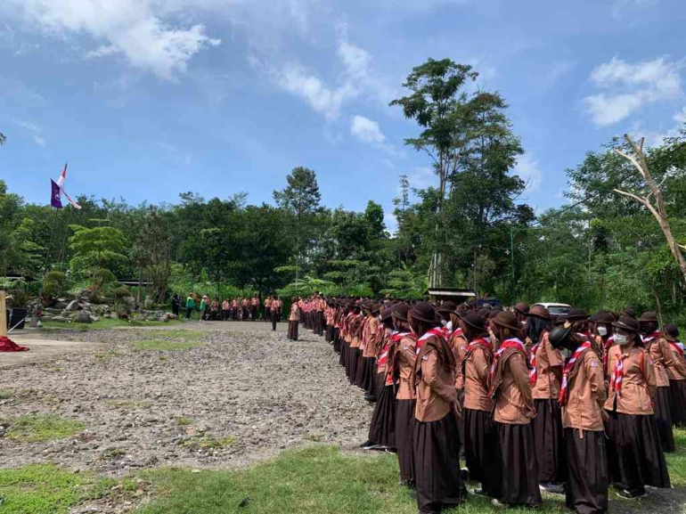 Tamu ambalan sedang melaksanakan upacara pembukaan/dokpri