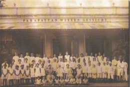 Anak-anak Panti dan para pengurus mereka  sekitar tahun 1846 (Sumber:Dok.PA Parapattan)