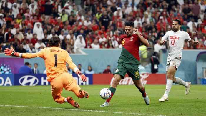 Penyerang Portugal Goncalo Ramos mencetak hattrick ke gawang Yann Sommer (Foto: Getty Images/ANP via sport.detik.com)