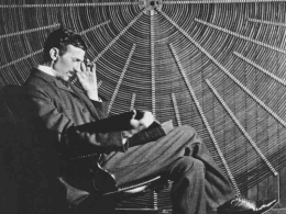 Foto sang ilmuwan jenius Nikola Tesla sedang berpikir dan membaca (Sumber Ilustrasi : Radarbanyumas)