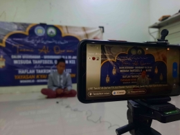 Pelaksanaan live streaming santri (Alm. Radit Elyas) wisuda 30 juz Lembaga Pengembangan Tahfidzul Quran PP. Kyai Syarifuddin Wonorejo Lumajang, Jumat 