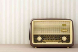 Radio (freepik.com/ visnezh)
