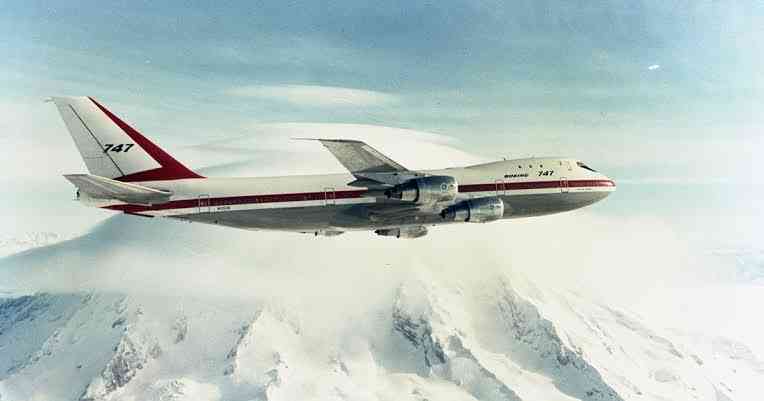 Boeing B-747 ke 50 (Sumber Boeing.com)