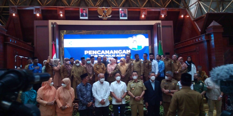 Menteri Kesehatan Budi Gunadi Sadikin Foto Bersama Tamu VIP di Pendopo Gubernur Aceh (Doc Istimewa/Rachmad Yuliadi Nasir)