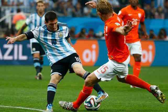 Laga Argentina vs Belanda di piala dunia 2014 (Suara Surabya)
