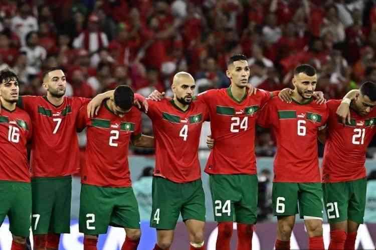 Para pemain Maroko berjejer ketika terjadi drama adu penalti lawan Spanyol (Sumber: kompas.com)