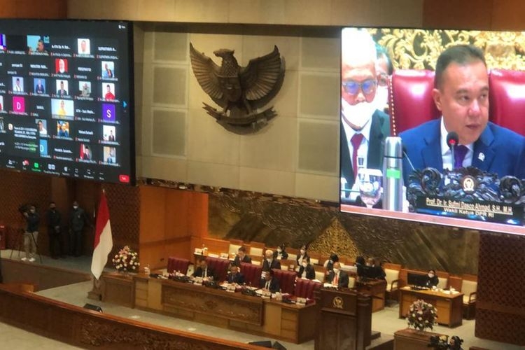Wakil Ketua DPR Sufmi Dasco Ahmad saat memimpin rapat paripurna yang mengesahkan RKUHP sebagai UU, Selasa (6/12/2022). Pengesahan KUHP dan nafas untung-rugi bagi peradaban Indonesia | (KOMPAS.com/NICHOLAS RYAN ADITYA)