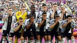 Aksi tutup mulut Timnas Jerman sebagai protes pada FIFA kaitannya dengan LGBTQ (Foto Reuters/Annegret Hilse). 