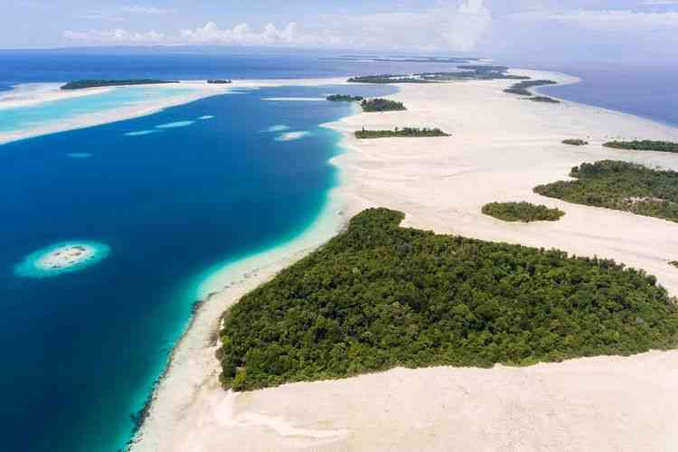 Ini dia, Kepulauan Widi nan cantik yang masuk dalam bursa pelelangan di New York, AS (dok foto: Sotheby's Concierge Auctions via kompas.com)