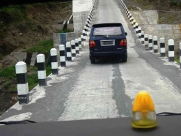 Sabo atau dam Kali Apu sebagai jembatan transportasi (September 2013/Dokumentasi pribadi)