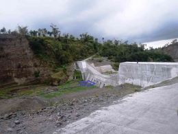 Sabo atau dam Kali Apu pada bulan September 2013 (Dokumentasi pribadi)