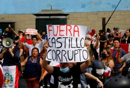 Protes terhadap Castillo.  — © REUTERS