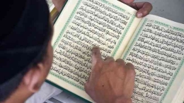 Manfaat Mengaji Al-Quran secara Rutin dan Konsisten (Sumber: cnnindonesia.com)